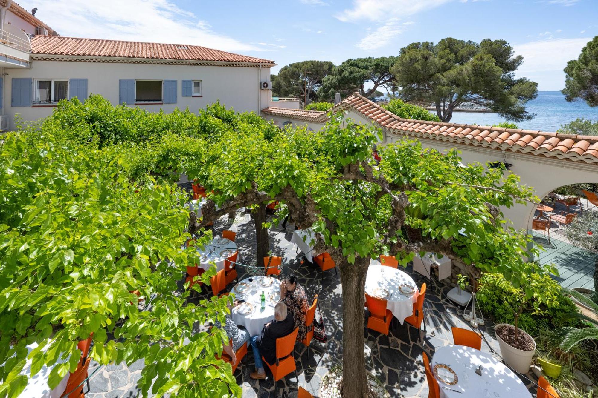 לס איסאמברה Hotel Le Provencal Logishotels מראה חיצוני תמונה