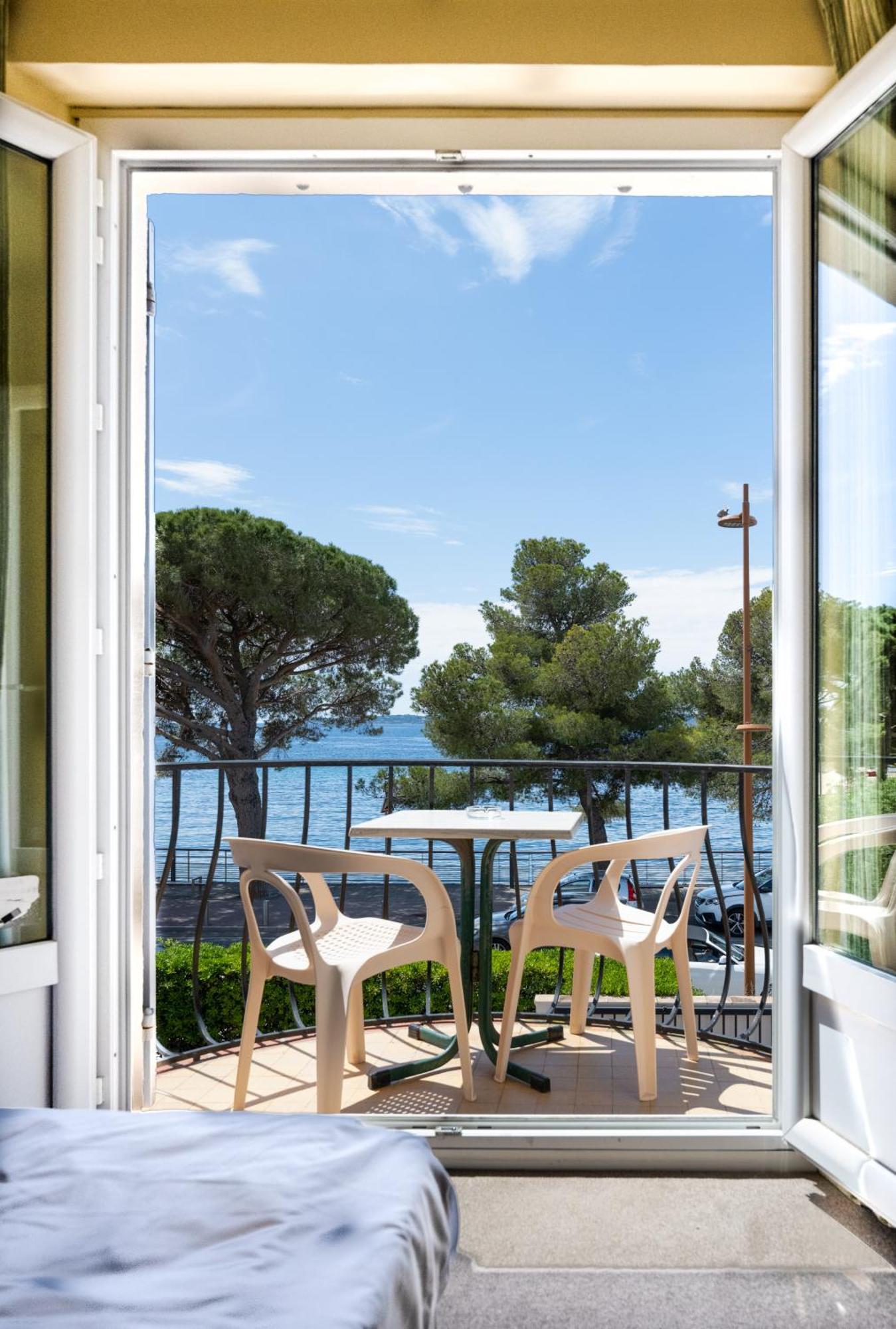לס איסאמברה Hotel Le Provencal Logishotels מראה חיצוני תמונה