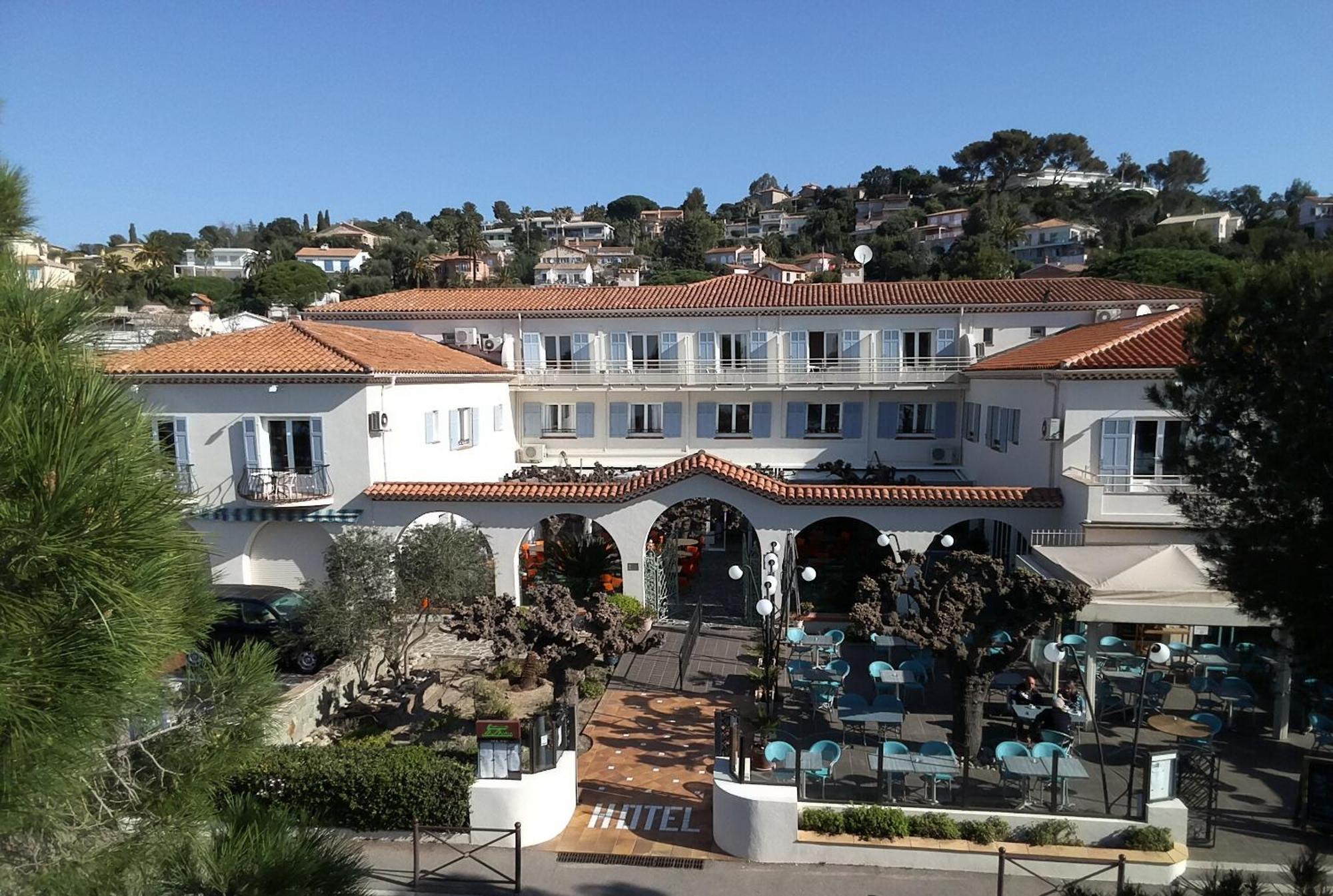 לס איסאמברה Hotel Le Provencal Logishotels מראה חיצוני תמונה