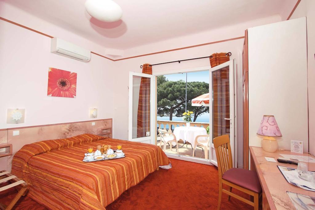 לס איסאמברה Hotel Le Provencal Logishotels חדר תמונה