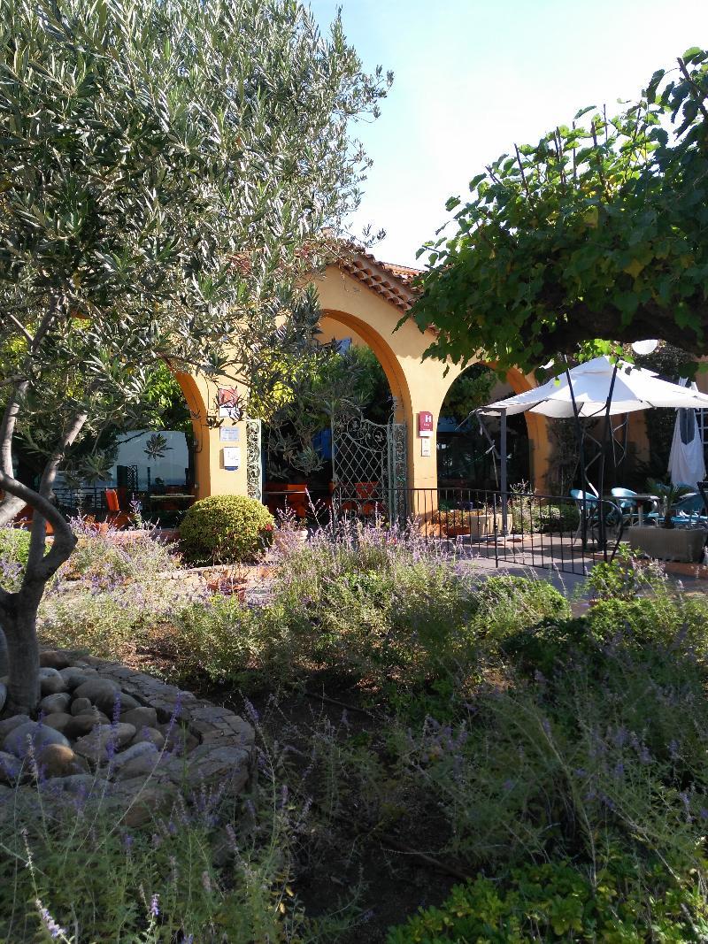 לס איסאמברה Hotel Le Provencal Logishotels מראה חיצוני תמונה