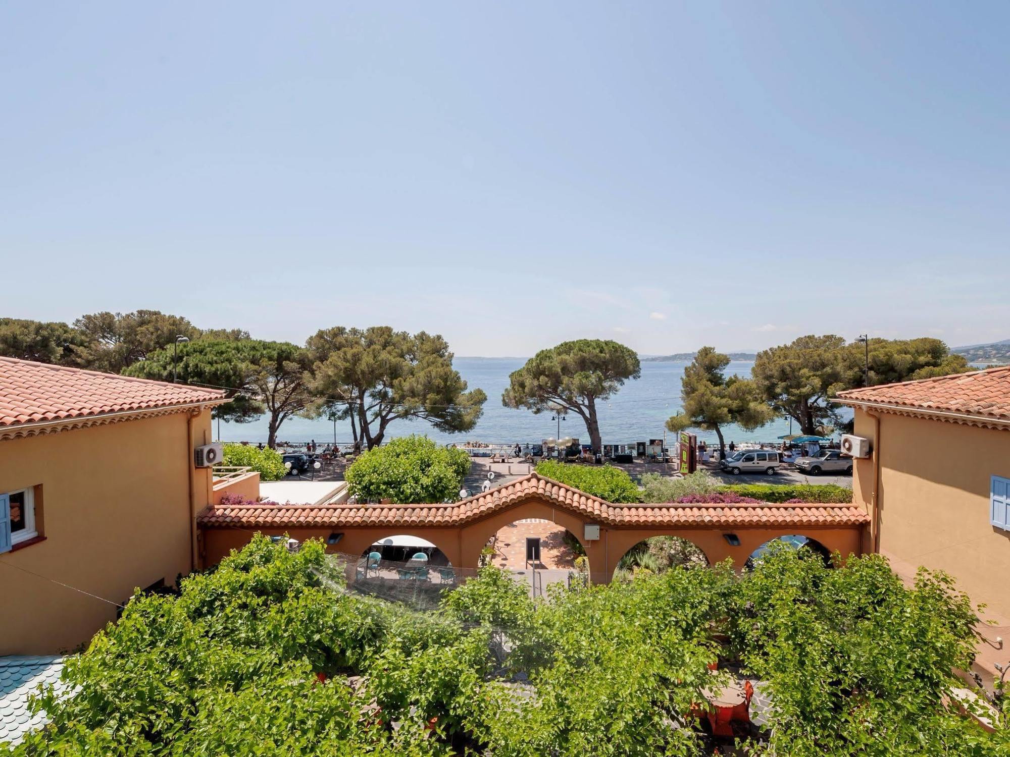 לס איסאמברה Hotel Le Provencal Logishotels מראה חיצוני תמונה