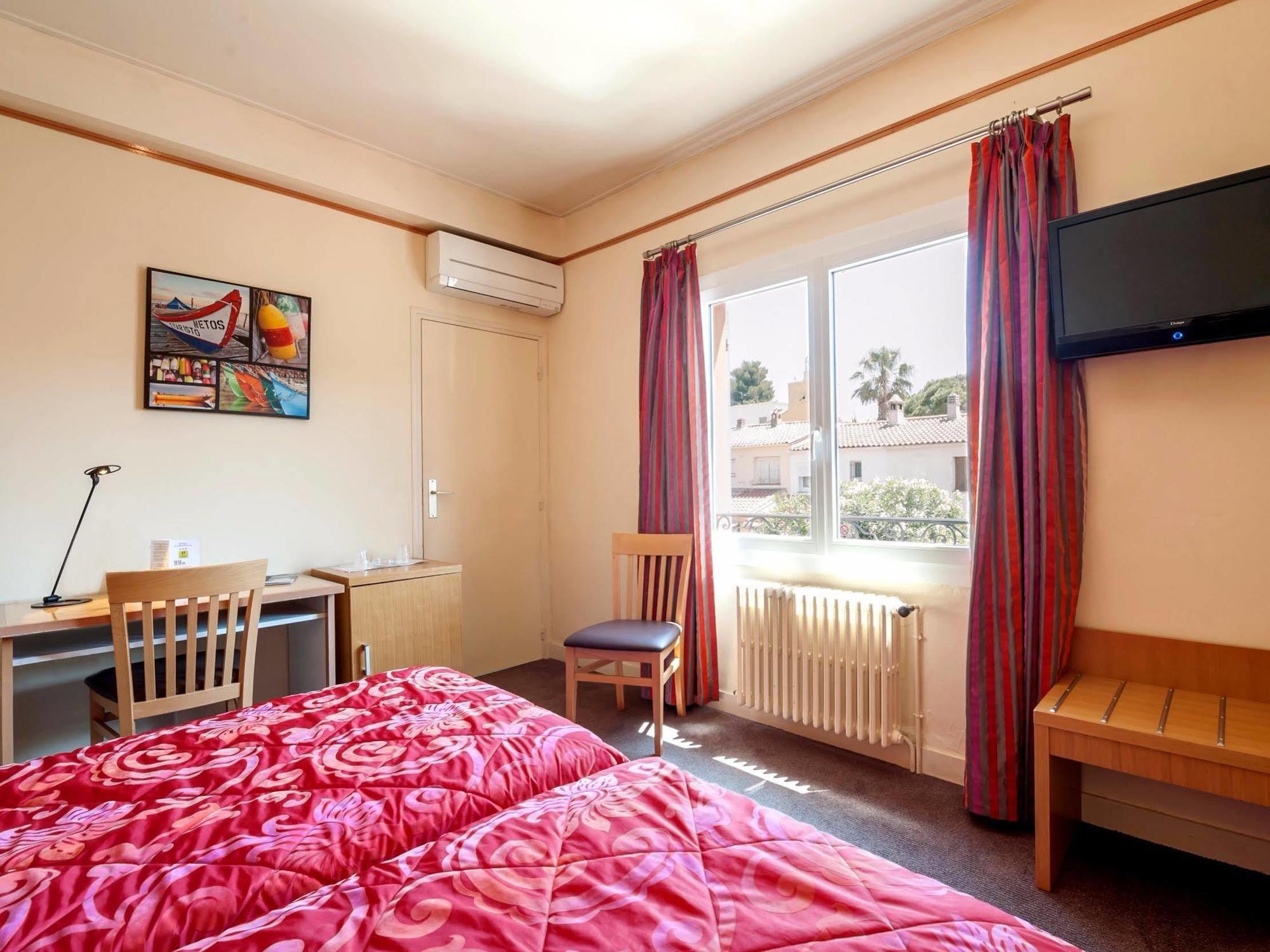 לס איסאמברה Hotel Le Provencal Logishotels מראה חיצוני תמונה