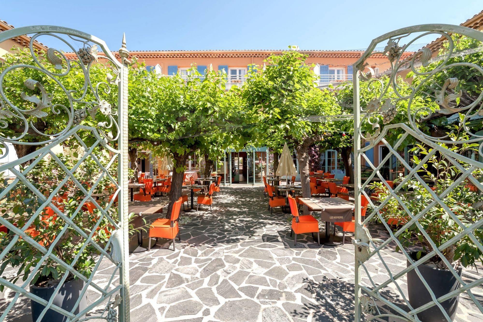 לס איסאמברה Hotel Le Provencal Logishotels מראה חיצוני תמונה