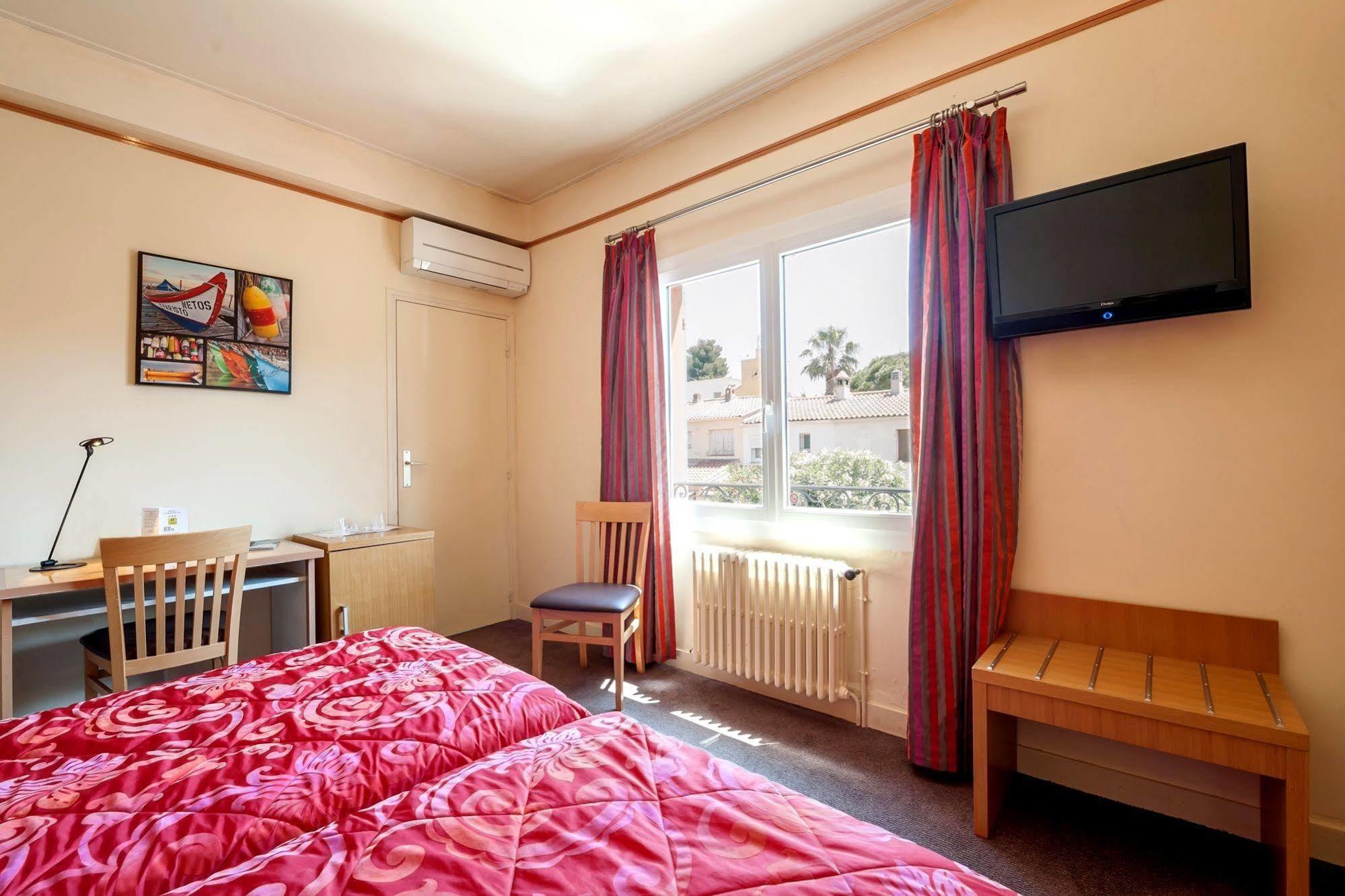 לס איסאמברה Hotel Le Provencal Logishotels מראה חיצוני תמונה